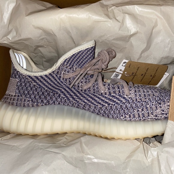Yeezy Boost 350 v2 Ash Pearl - Picture 3 of 11